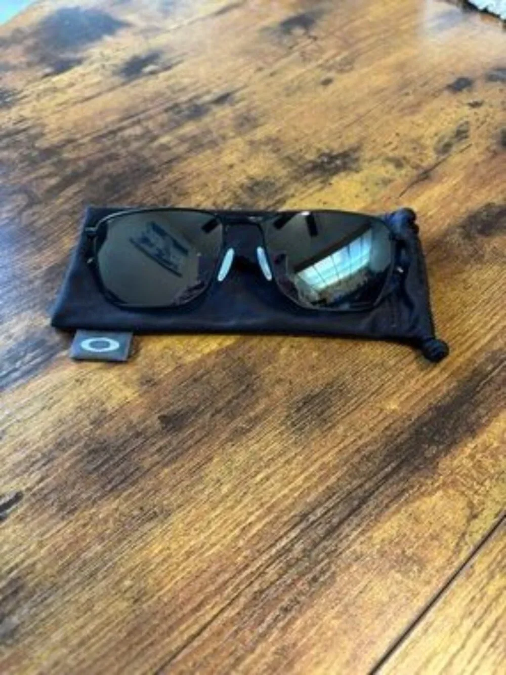 Men’s Premium Oakley Sunglasses - Sleek Metal Frame - Durable & Modern Design